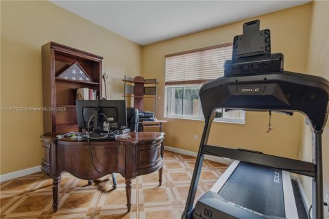 Villa ou maison à vendre à Miami, Floride: 4 chambres, 263.01 m2 № 1938020 - photo 12