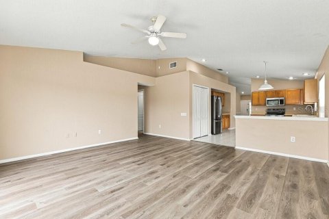 Villa ou maison à louer à Wesley Chapel, Floride: 4 chambres, 179.86 m2 № 2407033 - photo 7