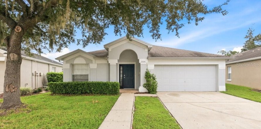 Villa ou maison à Wesley Chapel, Floride 4 chambres, 179.86 m2 № 2407033