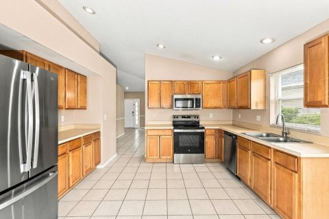 Villa ou maison à louer à Wesley Chapel, Floride: 4 chambres, 179.86 m2 № 2407033 - photo 4