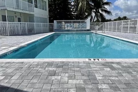 Condo in Miami Beach, Florida, 1 bedroom  № 1962612 - photo 4