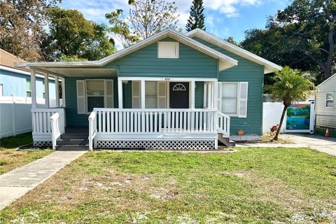 Casa en Tampa, Florida 5 dormitorios, 167.22 m2 № 2102035