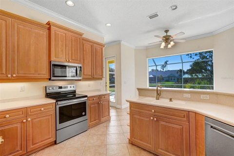 House in Merrit Island, Florida 4 bedrooms, 232.63 sq.m. № 1538444 - photo 24