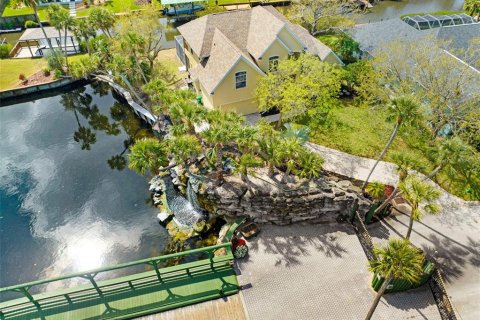 House in Merrit Island, Florida 4 bedrooms, 232.63 sq.m. № 1538444 - photo 10