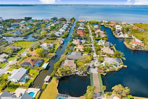 House in Merrit Island, Florida 4 bedrooms, 232.63 sq.m. № 1538444 - photo 11
