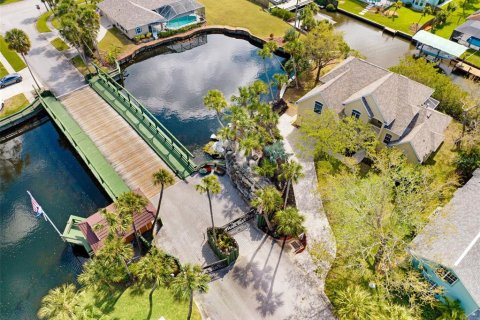 House in Merrit Island, Florida 4 bedrooms, 232.63 sq.m. № 1538444 - photo 9