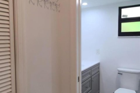 Снять в аренду кондоминиум в Веллингтон, Флорида 1 спальня, 46.45м2, № 1142525 - фото 1