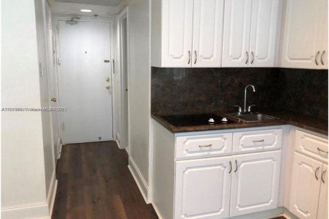 Condo in Miami Beach, Florida, 1 bedroom  № 1699865 - photo 4