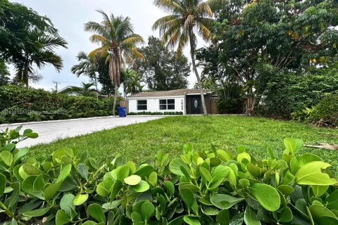 House in North Miami Beach, Florida 4 bedrooms, 151.71 sq.m. № 1826099 - photo 1