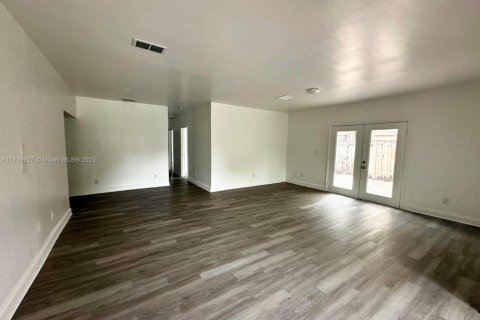 House in North Miami Beach, Florida 4 bedrooms, 151.71 sq.m. № 1826099 - photo 3