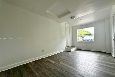House in North Miami Beach, Florida 4 bedrooms, 151.71 sq.m. № 1826099 - photo 6