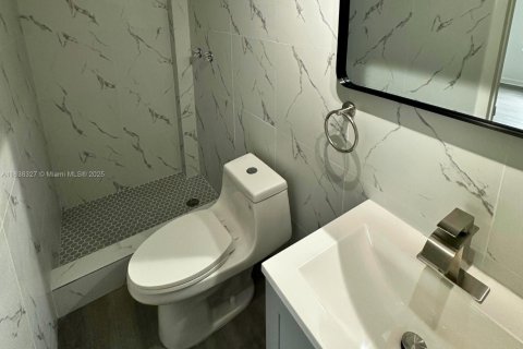 House in North Miami Beach, Florida 4 bedrooms, 151.71 sq.m. № 1826099 - photo 7