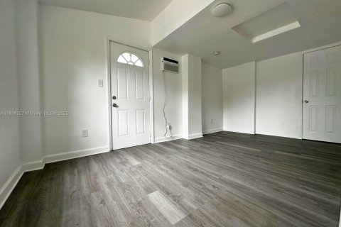 House in North Miami Beach, Florida 4 bedrooms, 151.71 sq.m. № 1826099 - photo 5