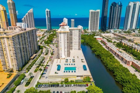 Copropriété à vendre à Sunny Isles Beach, Floride: 3 chambres, 141.68 m2 № 1779228 - photo 2