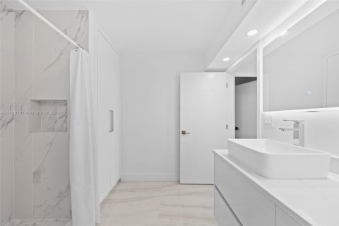 Copropriété à vendre à Sunny Isles Beach, Floride: 3 chambres, 141.68 m2 № 1779228 - photo 29