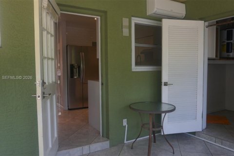 House in Oakland Park, Florida 2 bedrooms, 88.54 sq.m. № 2069328 - photo 25