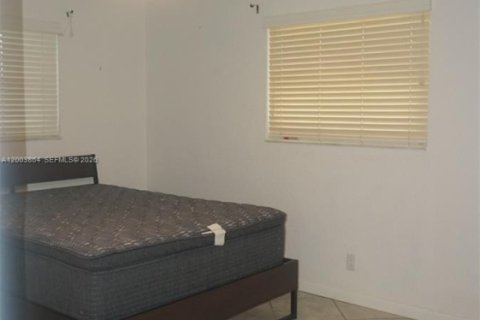 House in Oakland Park, Florida 2 bedrooms, 88.54 sq.m. № 2069328 - photo 6