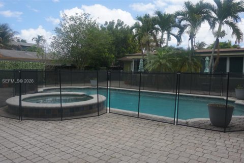 House in Oakland Park, Florida 2 bedrooms, 88.54 sq.m. № 2069328 - photo 22