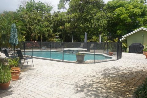 House in Oakland Park, Florida 2 bedrooms, 88.54 sq.m. № 2069328 - photo 17