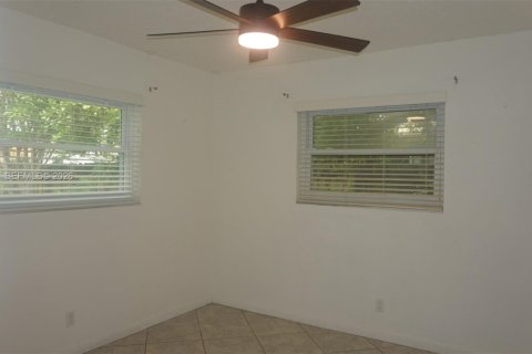 House in Oakland Park, Florida 2 bedrooms, 88.54 sq.m. № 2069328 - photo 7