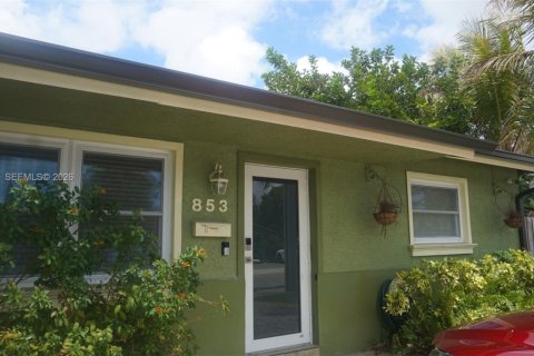 House in Oakland Park, Florida 2 bedrooms, 88.54 sq.m. № 2069328