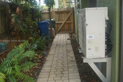 House in Oakland Park, Florida 2 bedrooms, 88.54 sq.m. № 2069328 - photo 23