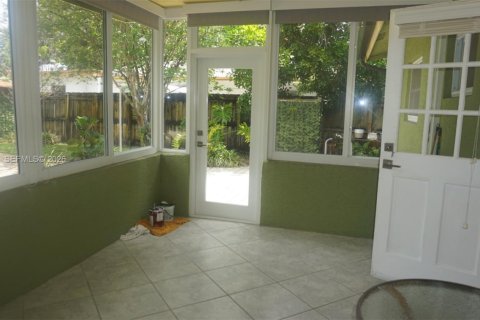 House in Oakland Park, Florida 2 bedrooms, 88.54 sq.m. № 2069328 - photo 16