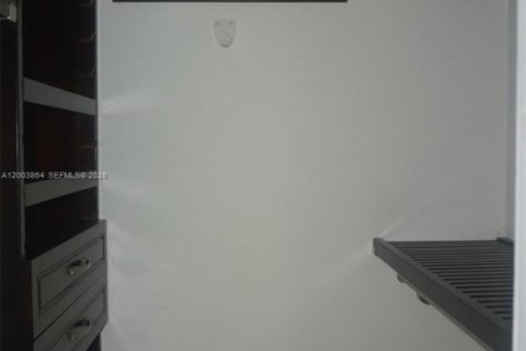 House in Oakland Park, Florida 2 bedrooms, 88.54 sq.m. № 2069328 - photo 14