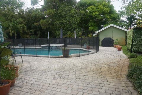 House in Oakland Park, Florida 2 bedrooms, 88.54 sq.m. № 2069328 - photo 24
