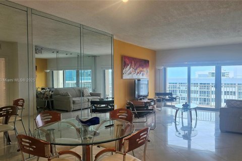 Copropriété à louer à Hallandale Beach, Floride: 1 chambre, 80.82 m2 № 1947155 - photo 2