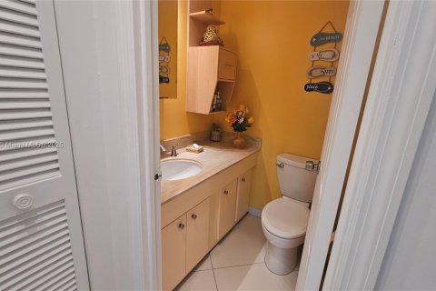 Copropriété à louer à Hallandale Beach, Floride: 1 chambre, 80.82 m2 № 1947155 - photo 5