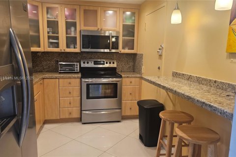 Copropriété à louer à Hallandale Beach, Floride: 1 chambre, 80.82 m2 № 1947155 - photo 4