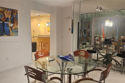 Copropriété à louer à Hallandale Beach, Floride: 1 chambre, 80.82 m2 № 1947155 - photo 19