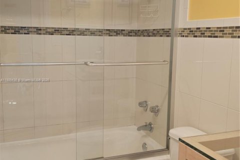 Copropriété à louer à Hallandale Beach, Floride: 1 chambre, 80.82 m2 № 1947155 - photo 10