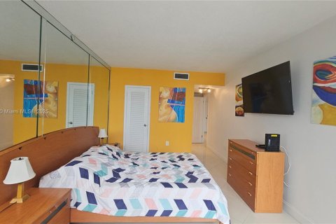 Copropriété à louer à Hallandale Beach, Floride: 1 chambre, 80.82 m2 № 1947155 - photo 12