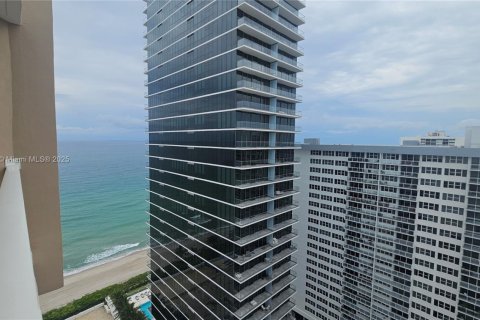Copropriété à louer à Hallandale Beach, Floride: 1 chambre, 80.82 m2 № 1947155 - photo 1