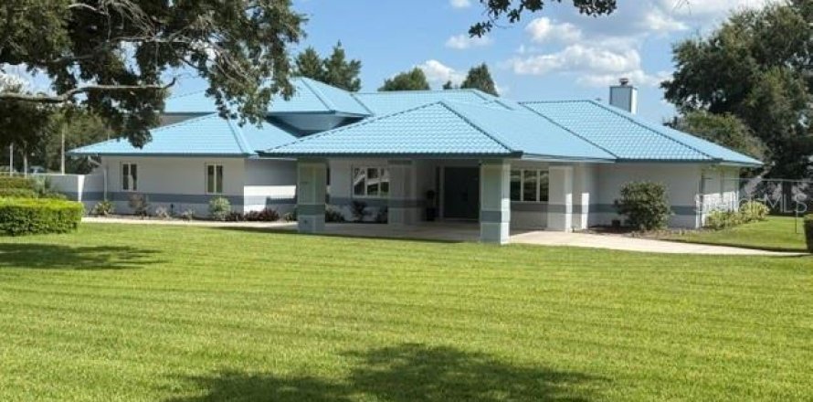 House in Winter Haven, Florida 3 bedrooms, 280.56 sq.m. № 2314974