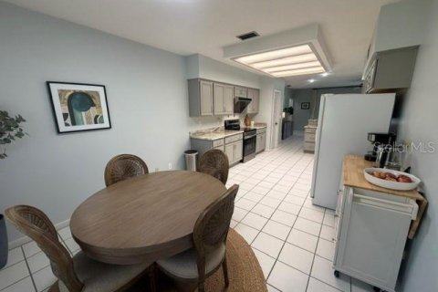 House in Winter Haven, Florida 3 bedrooms, 280.56 sq.m. № 2314974 - photo 15