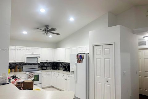 Casa en venta en Naples, Florida, 3 dormitorios № 1965113 - foto 5