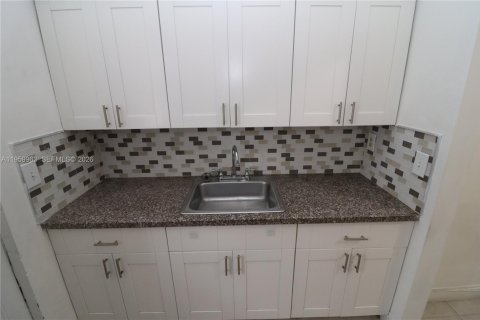 Casa en alquiler en Miami Beach, Florida, 2 dormitorios, 83.61 m2 № 2023320 - foto 3