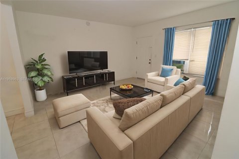 Casa en alquiler en Miami Beach, Florida, 2 dormitorios, 83.61 m2 № 2023320 - foto 2