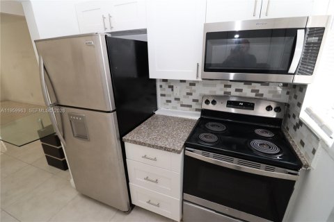 Casa en alquiler en Miami Beach, Florida, 2 dormitorios, 83.61 m2 № 2023320 - foto 4