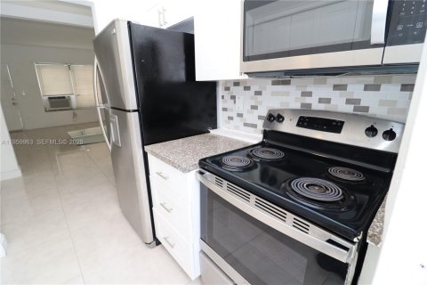 Casa en alquiler en Miami Beach, Florida, 2 dormitorios, 83.61 m2 № 2023320 - foto 16