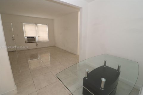 Casa en alquiler en Miami Beach, Florida, 2 dormitorios, 83.61 m2 № 2023320 - foto 13