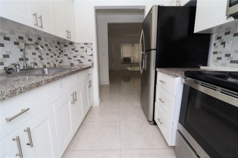 Casa en alquiler en Miami Beach, Florida, 2 dormitorios, 83.61 m2 № 2023320 - foto 14