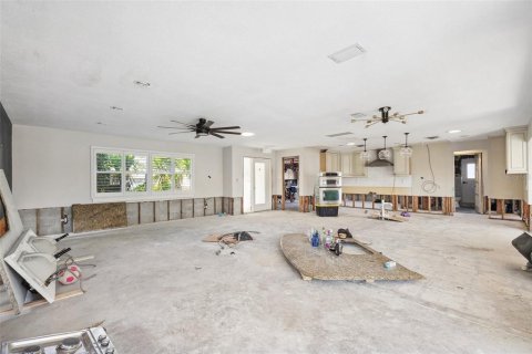 Casa en venta en Saint Petersburg, Florida, 4 dormitorios, 182.37 m2 № 1759700 - foto 11