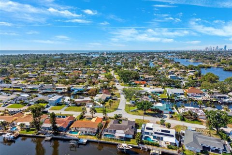 Casa en venta en Saint Petersburg, Florida, 4 dormitorios, 182.37 m2 № 1759700 - foto 24