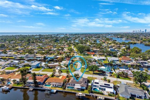 Casa en venta en Saint Petersburg, Florida, 4 dormitorios, 182.37 m2 № 1759700 - foto 29