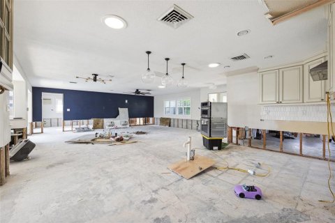 Casa en venta en Saint Petersburg, Florida, 4 dormitorios, 182.37 m2 № 1759700 - foto 9