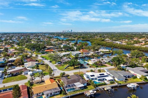 Casa en venta en Saint Petersburg, Florida, 4 dormitorios, 182.37 m2 № 1759700 - foto 25